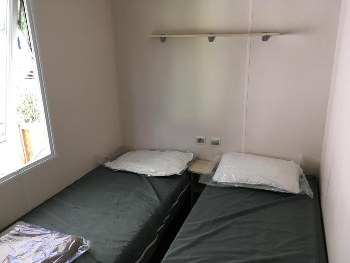Mobil Home Pour 6 Personnes Climatise A Quelques Minutes Des Plages آجد المظهر الخارجي الصورة